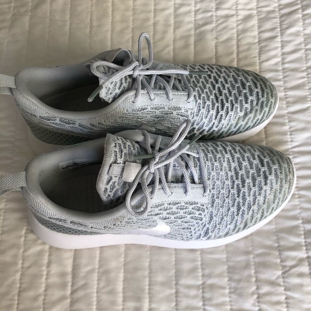 Nike roshe flyknit women’s shoes